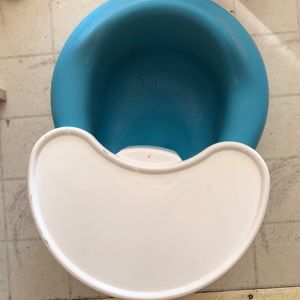 Bumbo with removable tray.